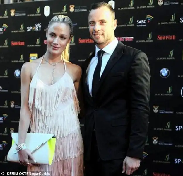 OSCAR PISTORIUS CON LA FIDANZATA jpeg