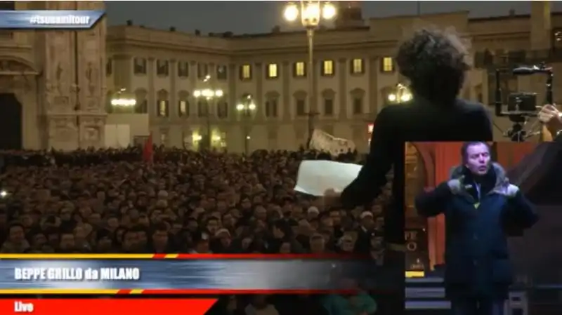 PIAZZA DUOMO A MILANO STRAPIENA PER GRILLO 