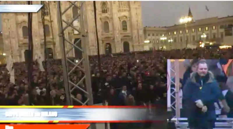 piazza duomo strapiena ore prima dell arrivo di grillo 