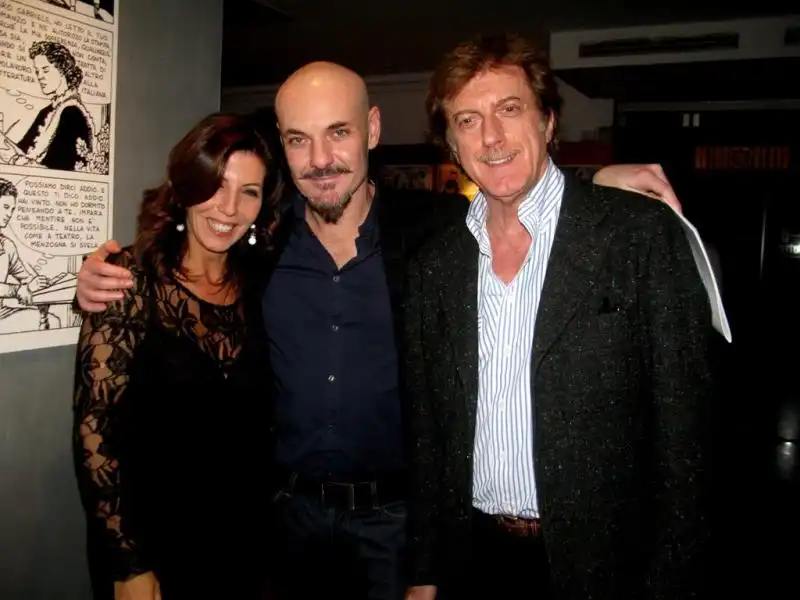 SPETTACOLO EDOARDO SYLOS LABINI A TEATRO CON PAOLO BERLUSCONI FOTO ANDREA ARRIGA RENZO GRECO MESUMECI EDOARDO SYLOS LABINI TINA VANNINI FOTO ANDREA ARRIGA 