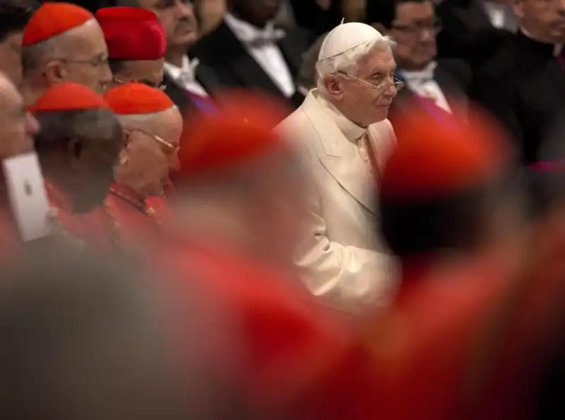 BERGOGLIO E RATZINGER A SAN PIETRO PER IL CONCISTORO 