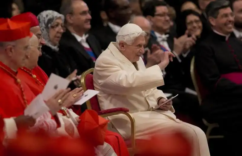 BERGOGLIO E RATZINGER A SAN PIETRO PER IL CONCISTORO 