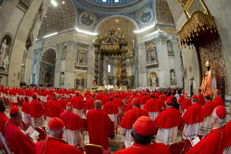 BERGOGLIO E RATZINGER A SAN PIETRO PER IL CONCISTORO 