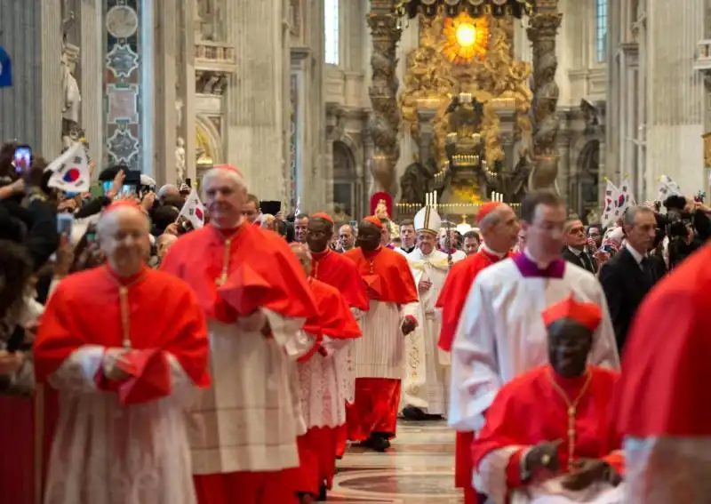 BERGOGLIO E RATZINGER A SAN PIETRO PER IL CONCISTORO 