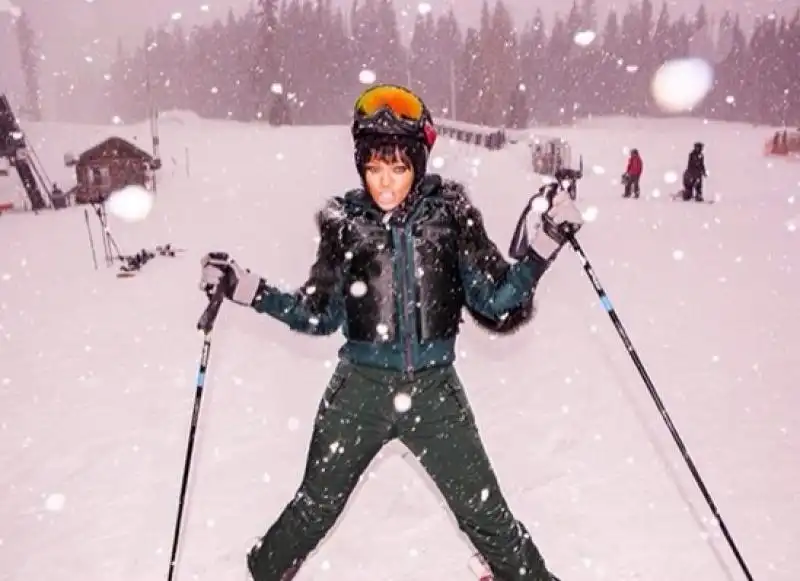 RIHANNA AD ASPEN IN COLORADO 