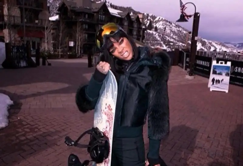 RIHANNA AD ASPEN IN COLORADO 