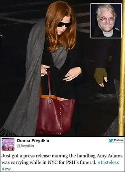 AMY ADAMS E LA BORSA DI VALENTINO AL FUNERALE DI PHILIP SEYMOUR HOFFMAN