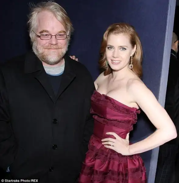 AMY ADAMS E PHILIP SEYMOUR HOFFMAN