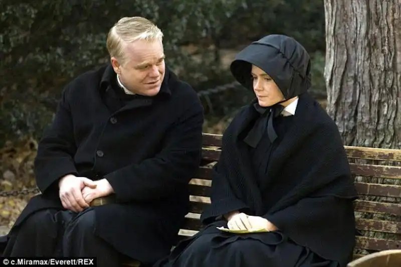 AMY ADAMS E PHILIP SEYMOUR HOFFMAN