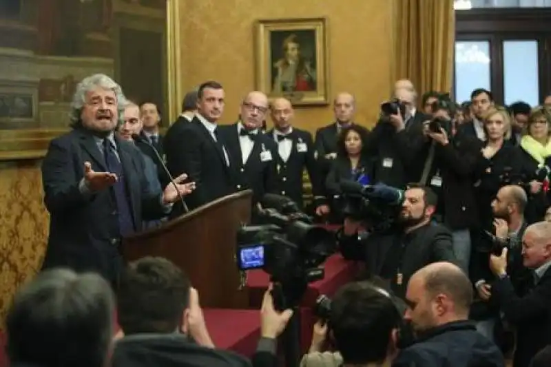 Beppe Grillo al termine dellincontro con Matteo Renzi b f b fc f ac b e c ac 