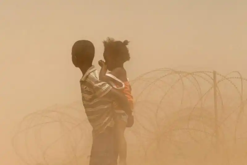 Bimbi rifugiati nel campo presso aeroporto di Bangui 