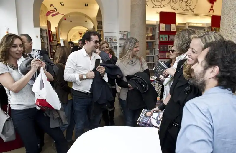 CARLO CRACCO PRESENTA IL SUO LIBRO NELLA LIBRERIA ARION A ROMA 