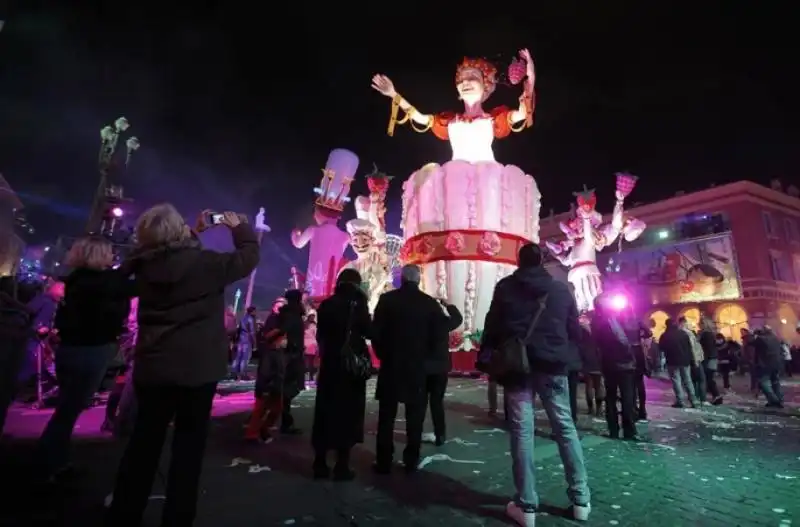 CARNEVALE DI NIZZA FOTO LAPRESSE 