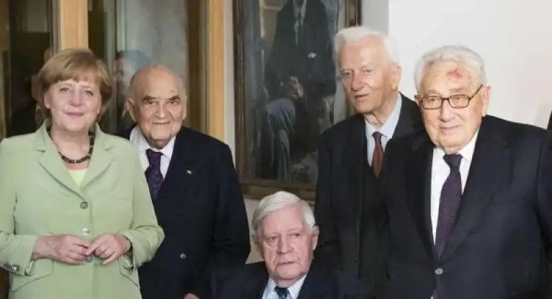 Helmut Schmidt Richard von Weizsaecker Henry Kissinger 