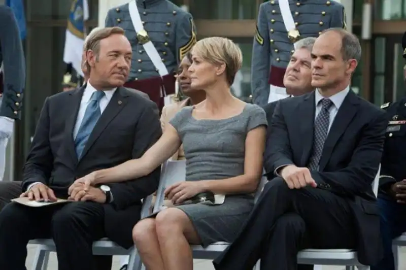 HOUSE OF CARDS 