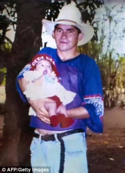 Jose Salvador Alvarenga con la figlia 