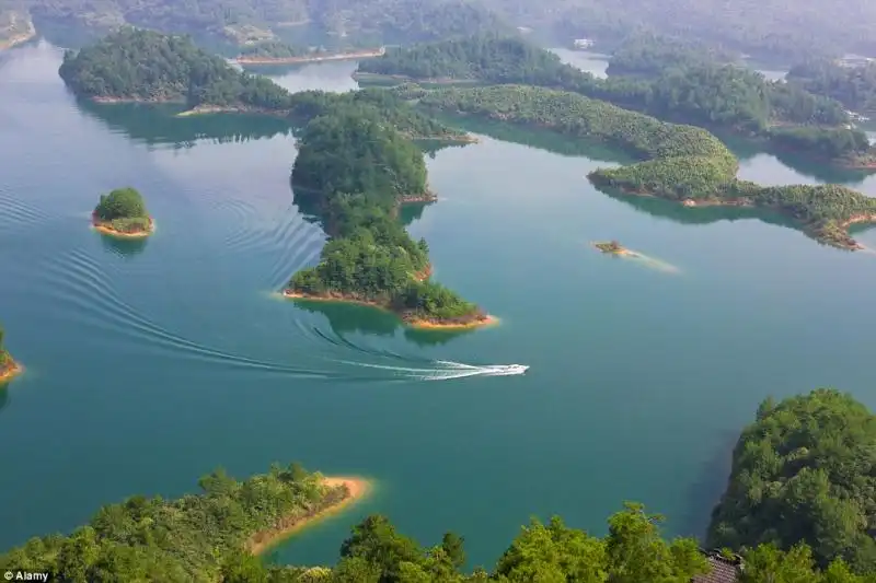 Il lago artificiale Qiandao 