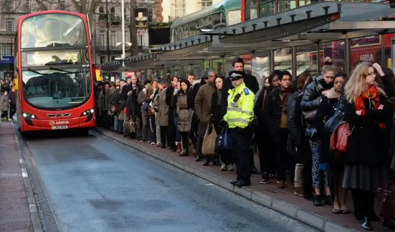 LONDRA SCIOPERO METRO CAOS ALLE FERMATE DEI BUS 