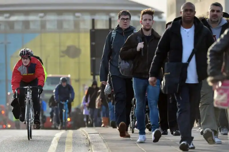 LONDRA SCIOPERO METRO TUTTI A PIEDI O IN BICI 