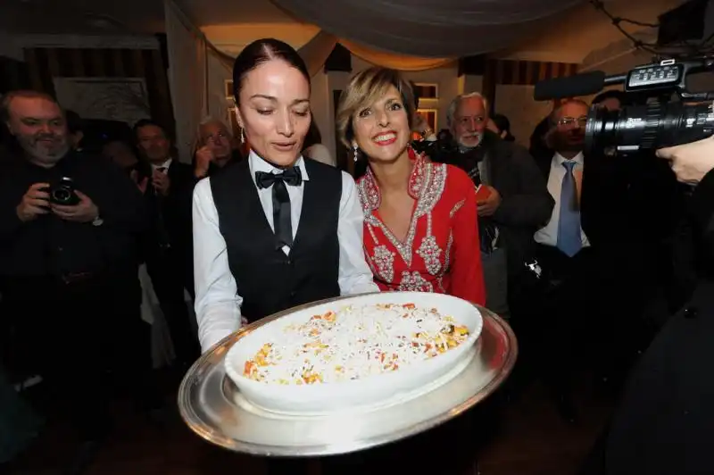 Lucia sfila con i cavatelli alla norma 