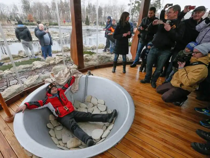 Manifestanti nel bagno di Yanukovich 