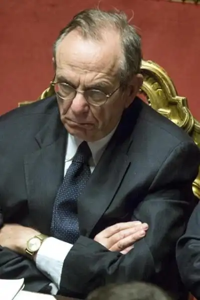 PADOAN FIDUCIA AL GOVERNO RENZI IN SENATO FOTO LAPRESSE 