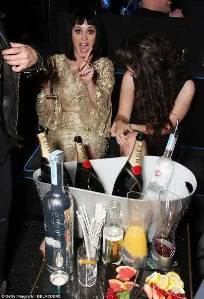 La Perry e tanto champagne 