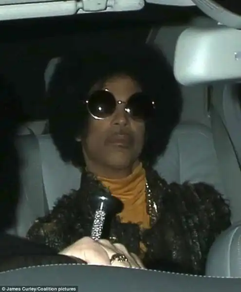 Prince in macchina verso il party 