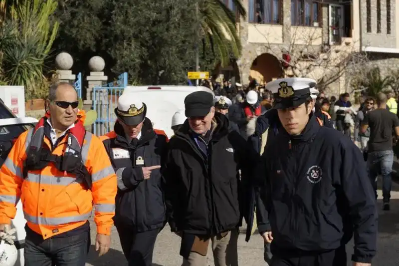 SCHETTINO TORNA SULLA COSTA CONCORDIA FOTO LAPRESSE 