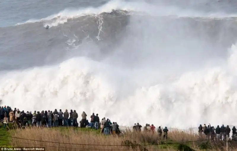 Per sfidare la tempesta Cotton ha preso un volo dalla Gran Bretagna 