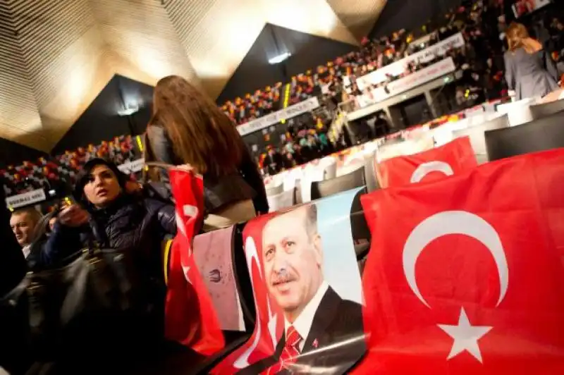 supporter turchi di erdogan a berlino 