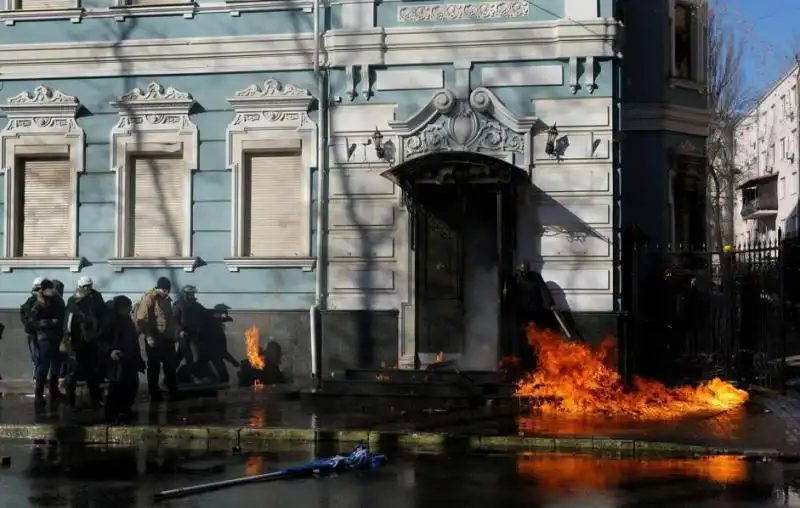 UCRAINA NEL SANGUE SCONTRI E MORTI A KIEV 