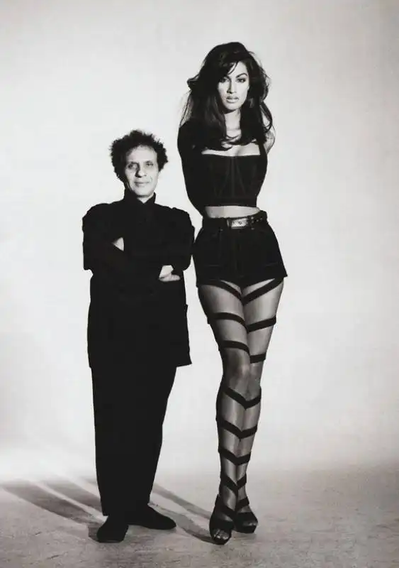 azzedine alaia  yasmin gauri demarchelier vogue 1991 thumb[2]