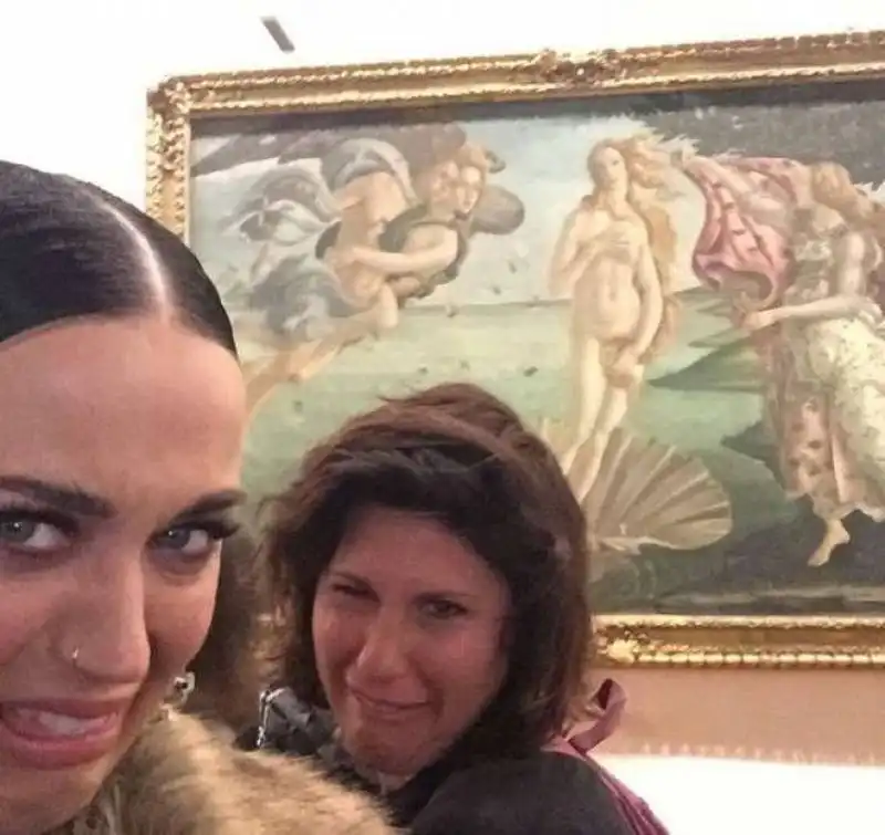 Katy Perry, alle prese con il Botticelli