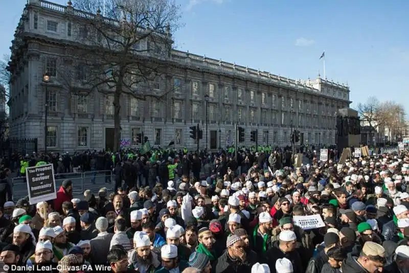 londra   manifestazione di musulmani contro la liberta' di espressione  14