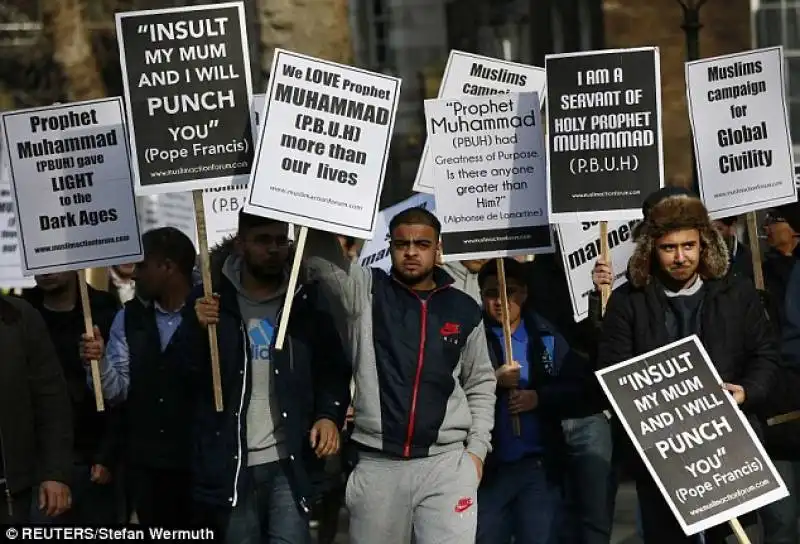 londra   manifestazione di musulmani contro la liberta' di espressione  7