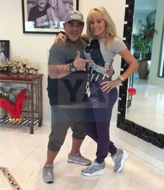 MARADONA DOPO IL LIFTING CON ROCIO OLIVA 