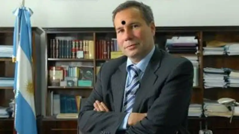 nisman la foto con il puntino sulla fronte