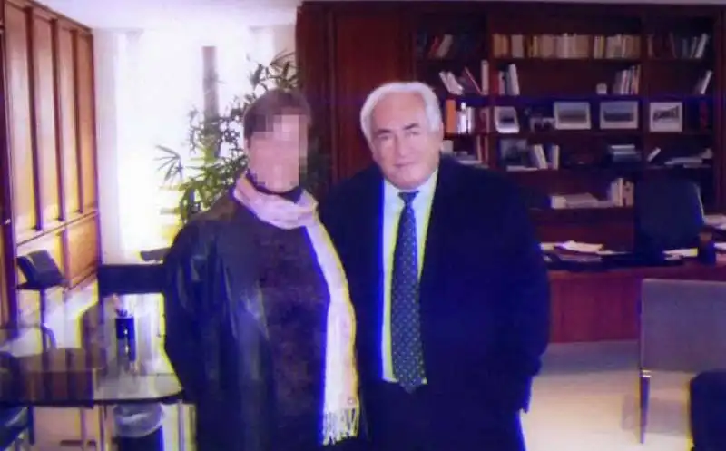 STRAUSS KAHN E LA PROSTITUTA JADE AL FONDO MONETARIO