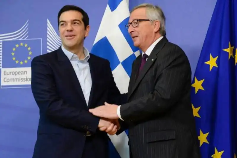 tsipras per mano con juncker 2