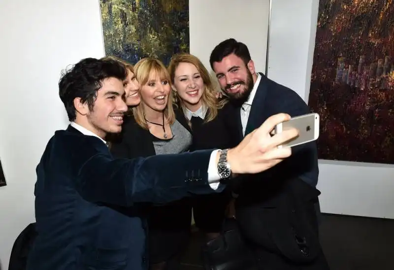 un selfie con alessandra mussolini