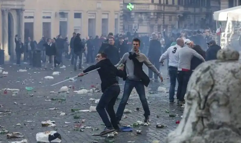 vandalismo dei tifosi del feyenoord  20