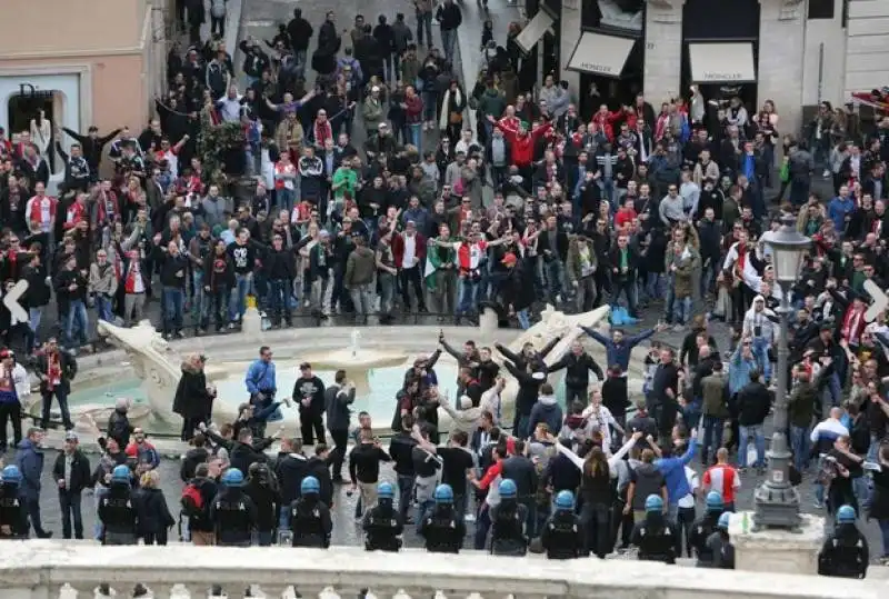 vandalismo dei tifosi del feyenoord  36