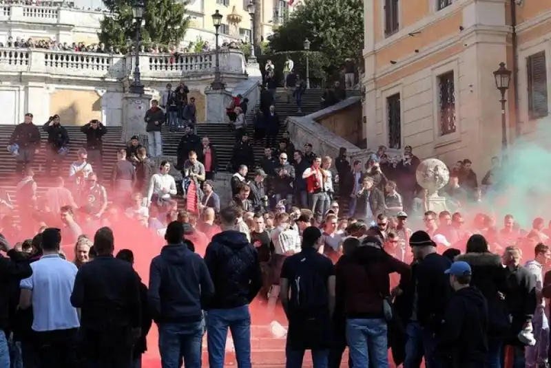 vandalismo dei tifosi del feyenoord  37