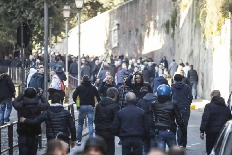 vandalismo dei tifosi del feyenoord  46