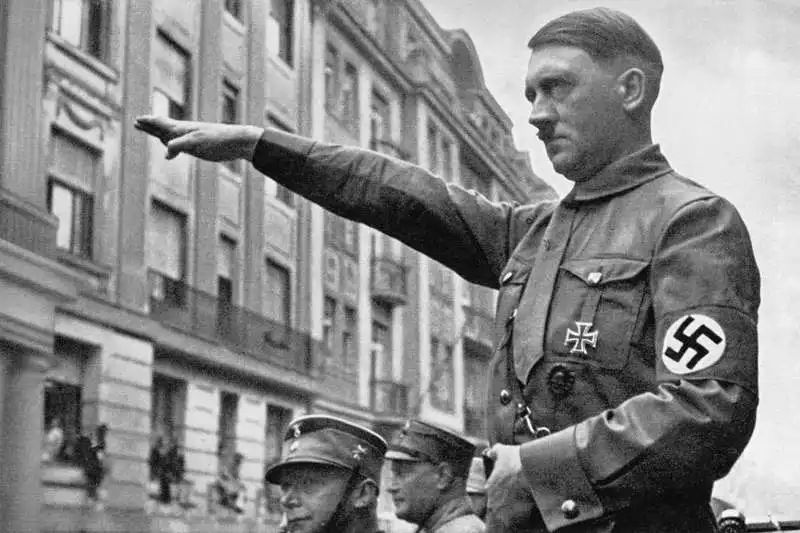 aldolf hitler aveva deformazioni genitali