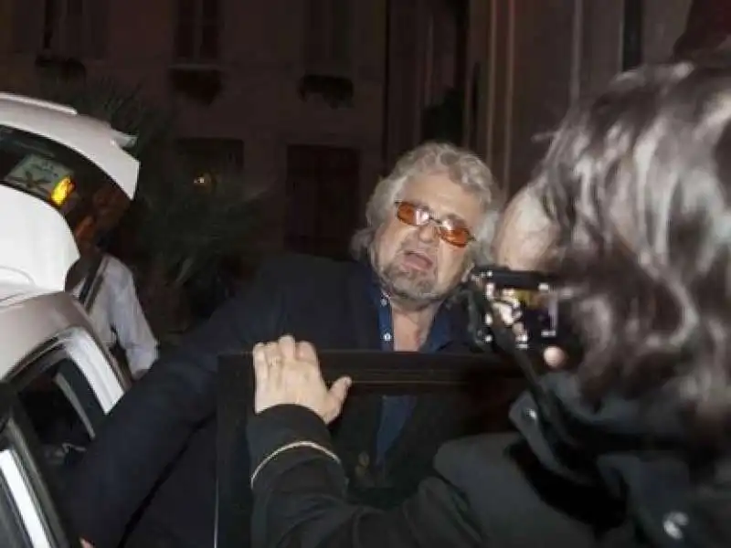 GRILLO CONTESTATO AL TEATRO BRANCACCIO