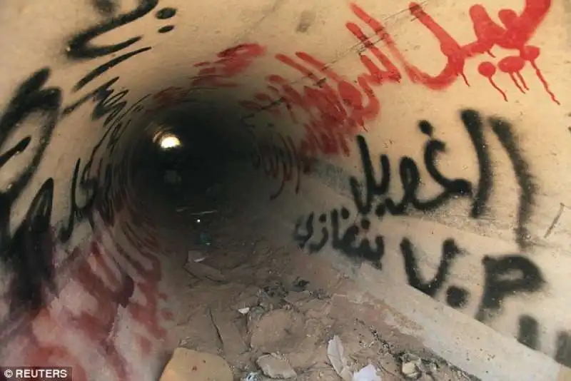 il tunnel dove si nascose gheddafi