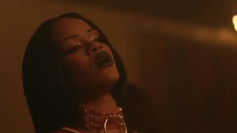 il video di rihanna e drake  11