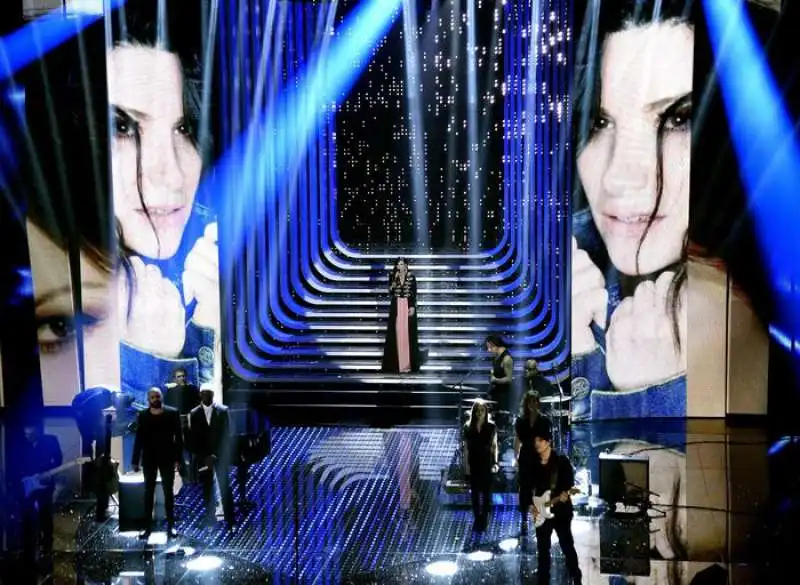 laura pausini a sanremo 